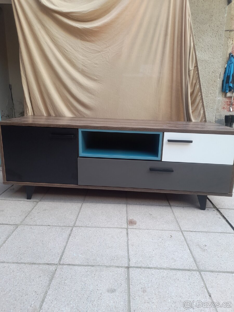 Tevizni stolek