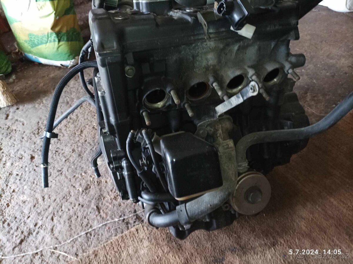 Prodám na Yamaha Fazer FZ6 S2 - Motor.