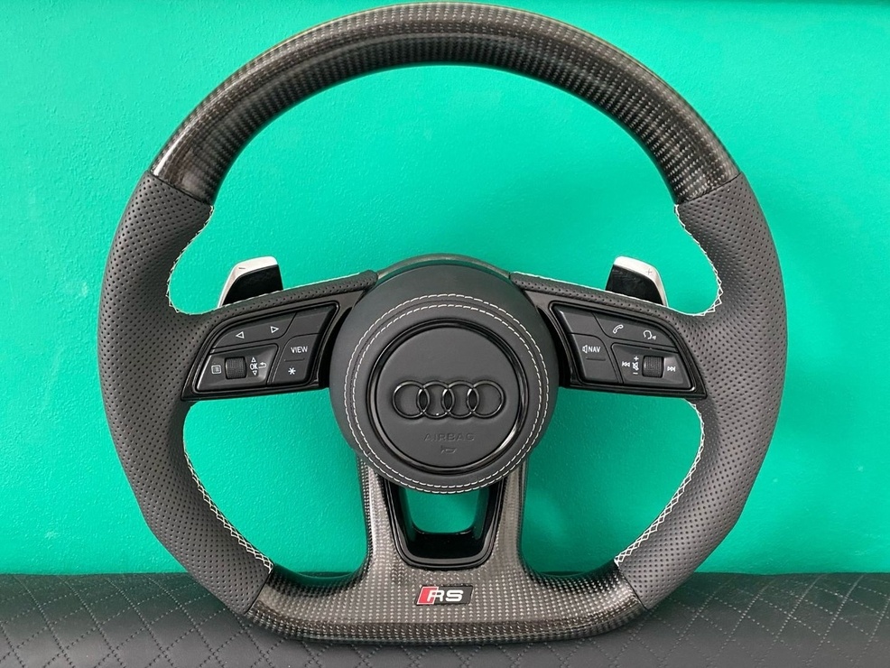 AUDI VOLANT KARBON - PERFOROVANA KOŽA - BIELE ŠITIE