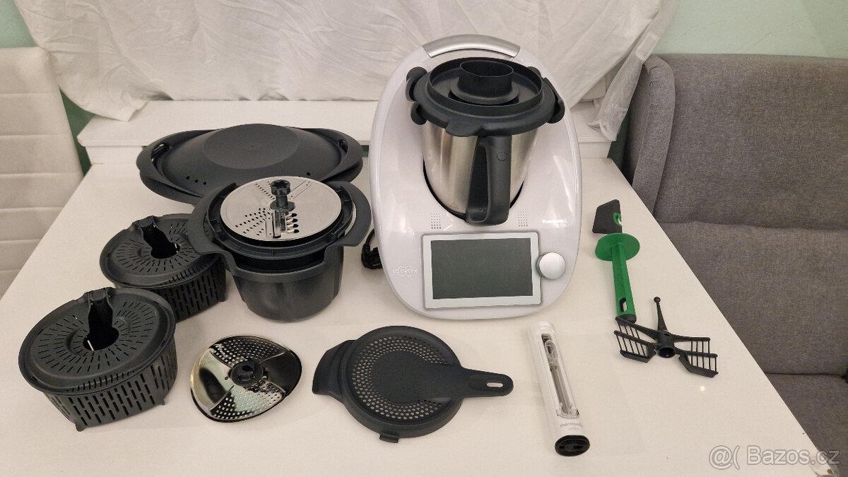 Thermomix 6 v zaruce + sensor + krajec + kryt