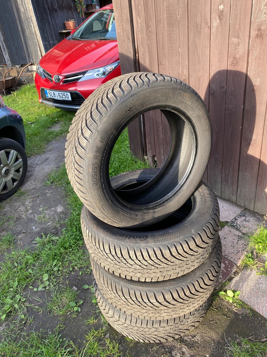 Prodám skoro nejeté zimní pneu 205/55 R16