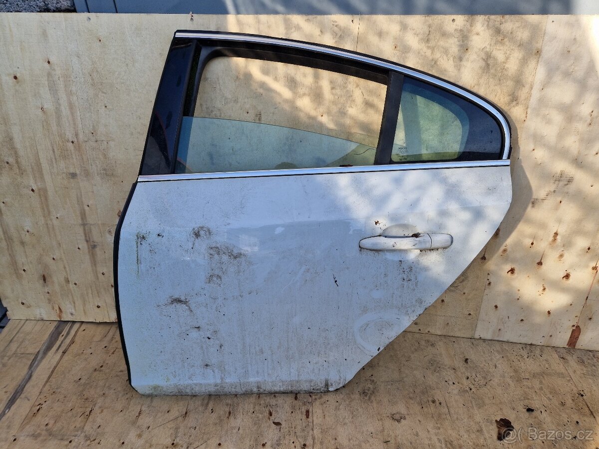Prodám pravé přední,levé, pravé zadní dveře Volvo S 60 II