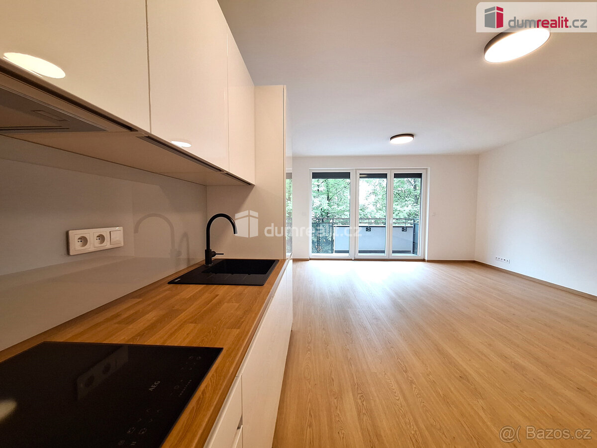 pronájem 2kk 62m2 se dvěma balkony 7m2 a 6m2 Sochorcova P4 H
