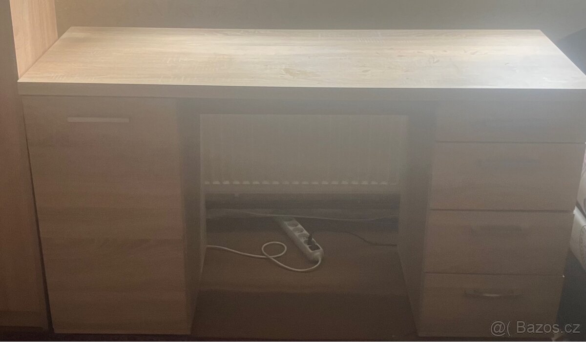 Psací stůl