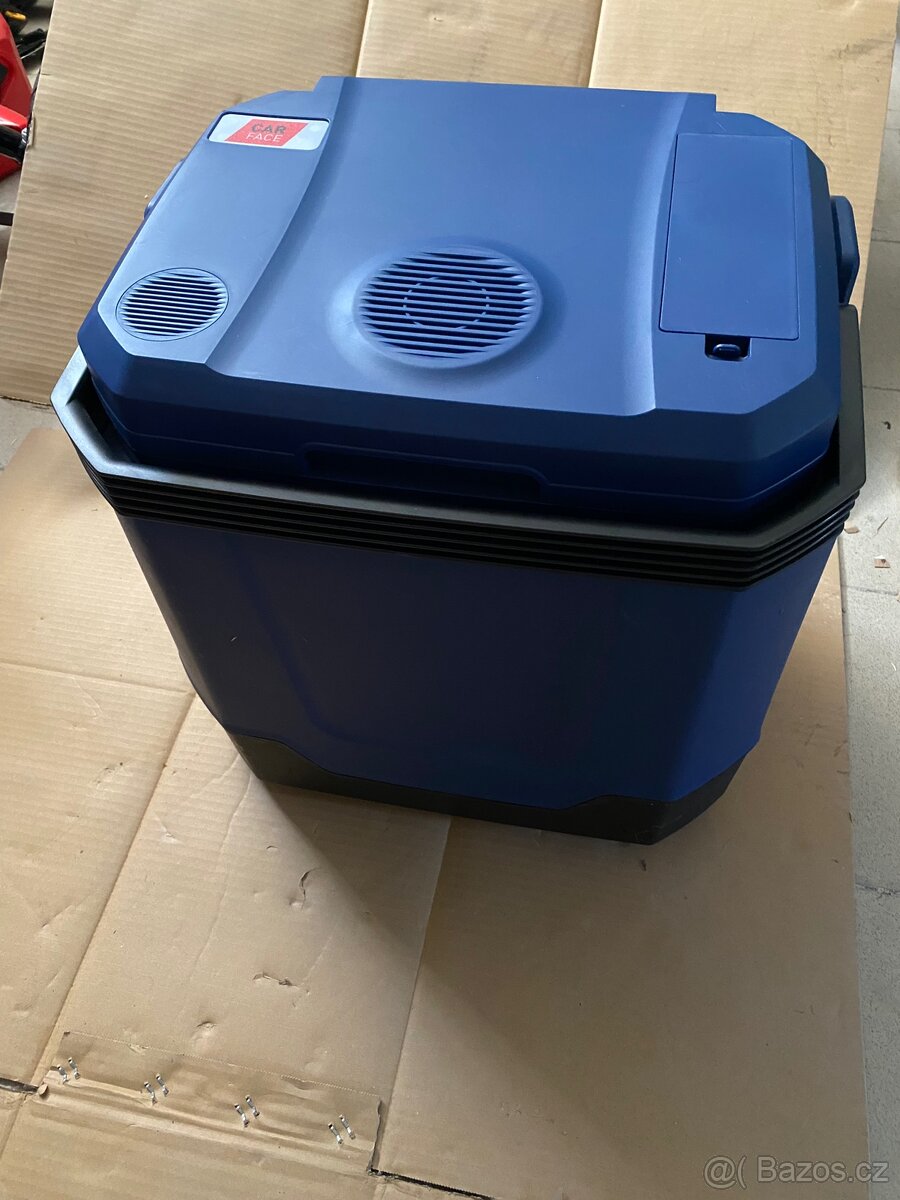 Autolednička 32L na 12V/230V
