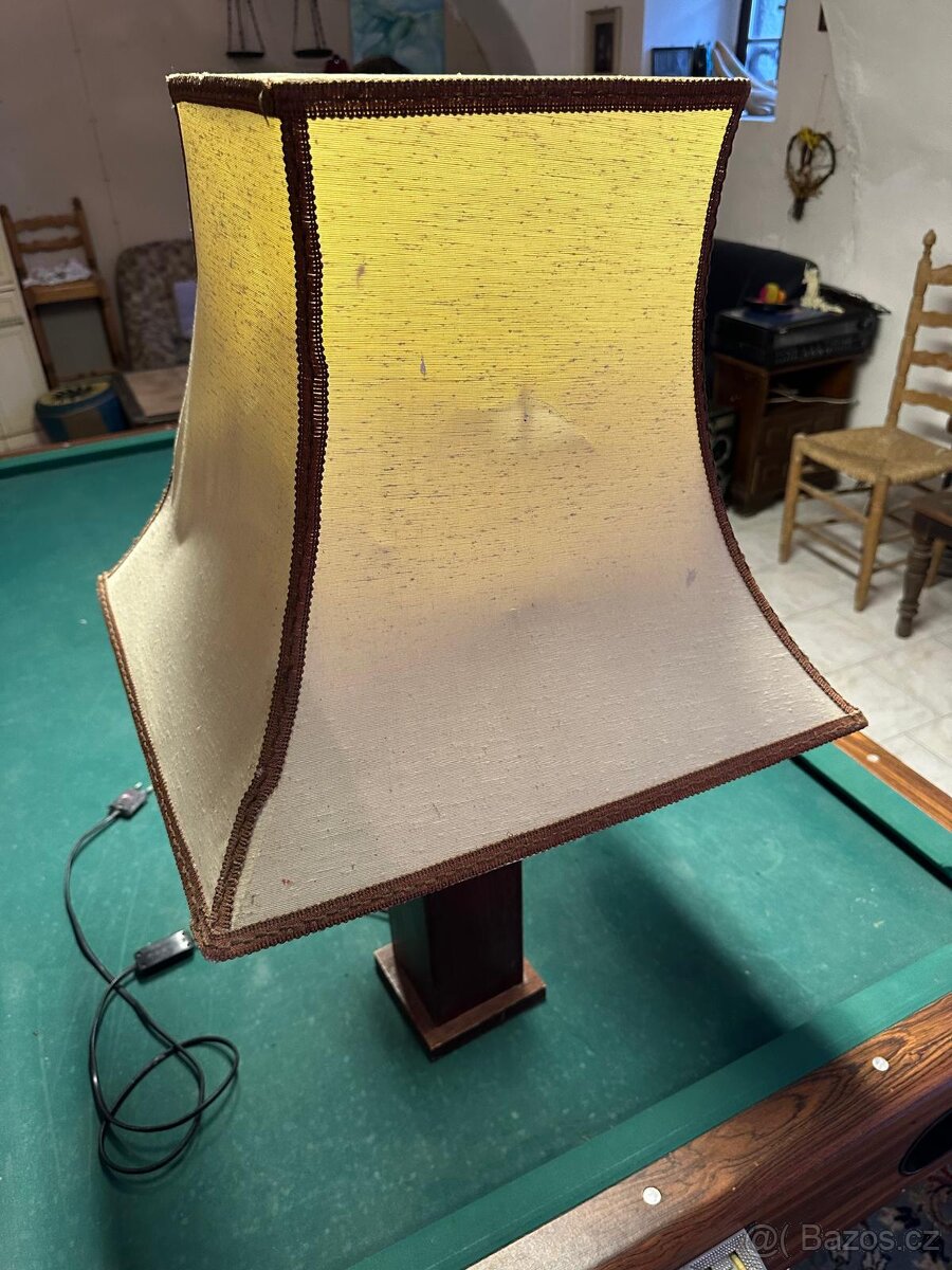 Dřevěná lampa