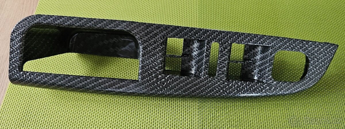 Madlo dveří Golf 5 carbon