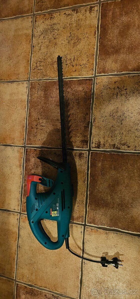 Elektrické nůžky nejen na živý plot BOSCH