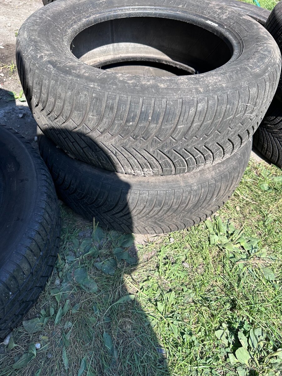 2ks celoročních pneu 225/55 R16 - Kleber