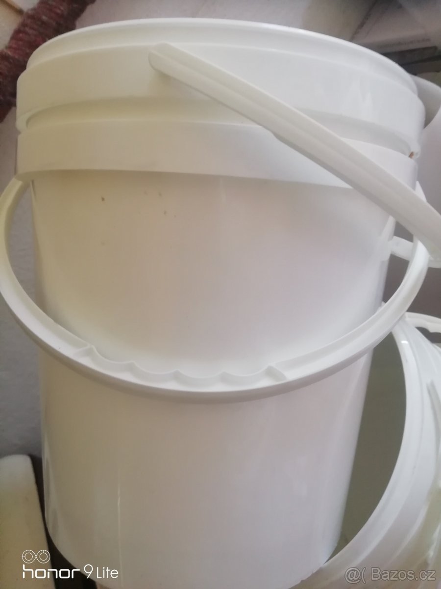 Kyblík plastový s vikem 12 litrů