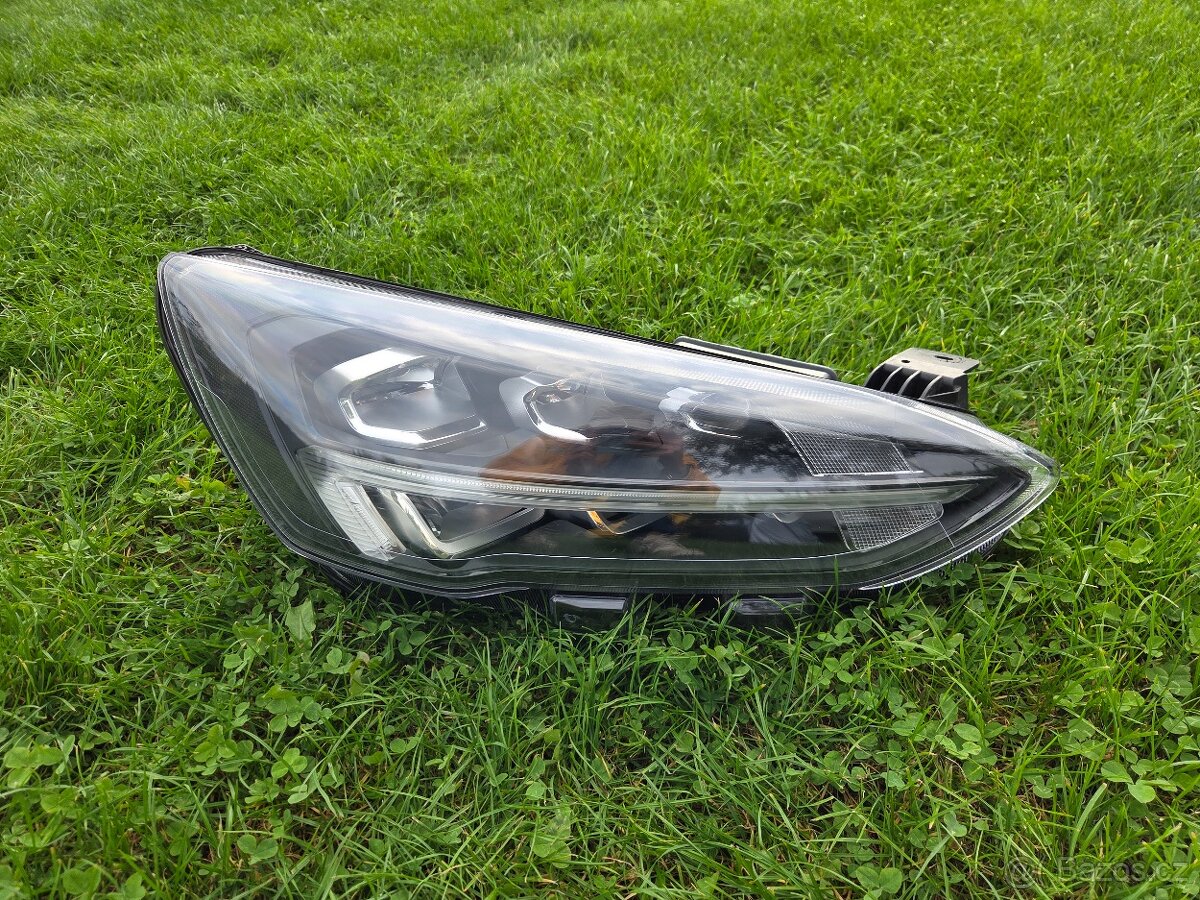 Přední pravé LED světlo Ford Focus Mk4