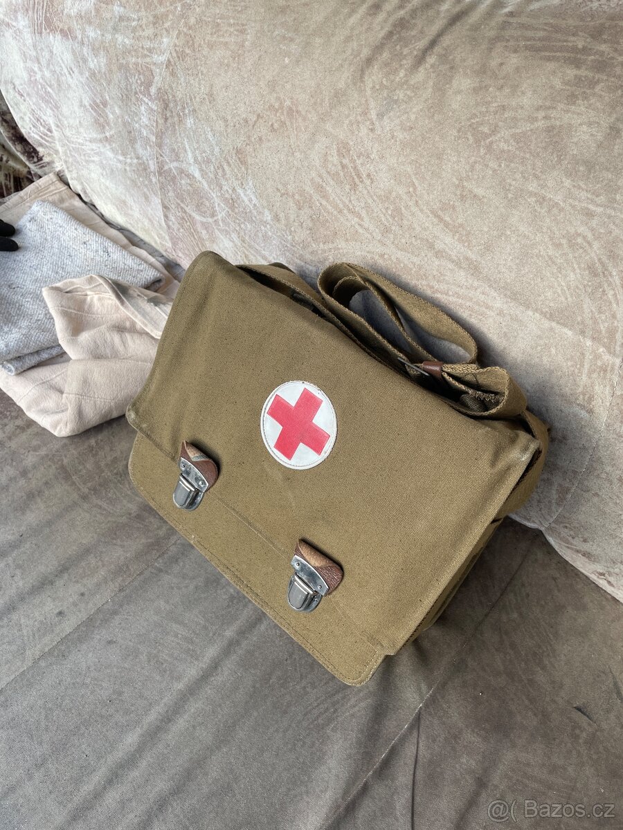 Prodám lékárničku, vojenská taška ČSLA kompletně vybavená