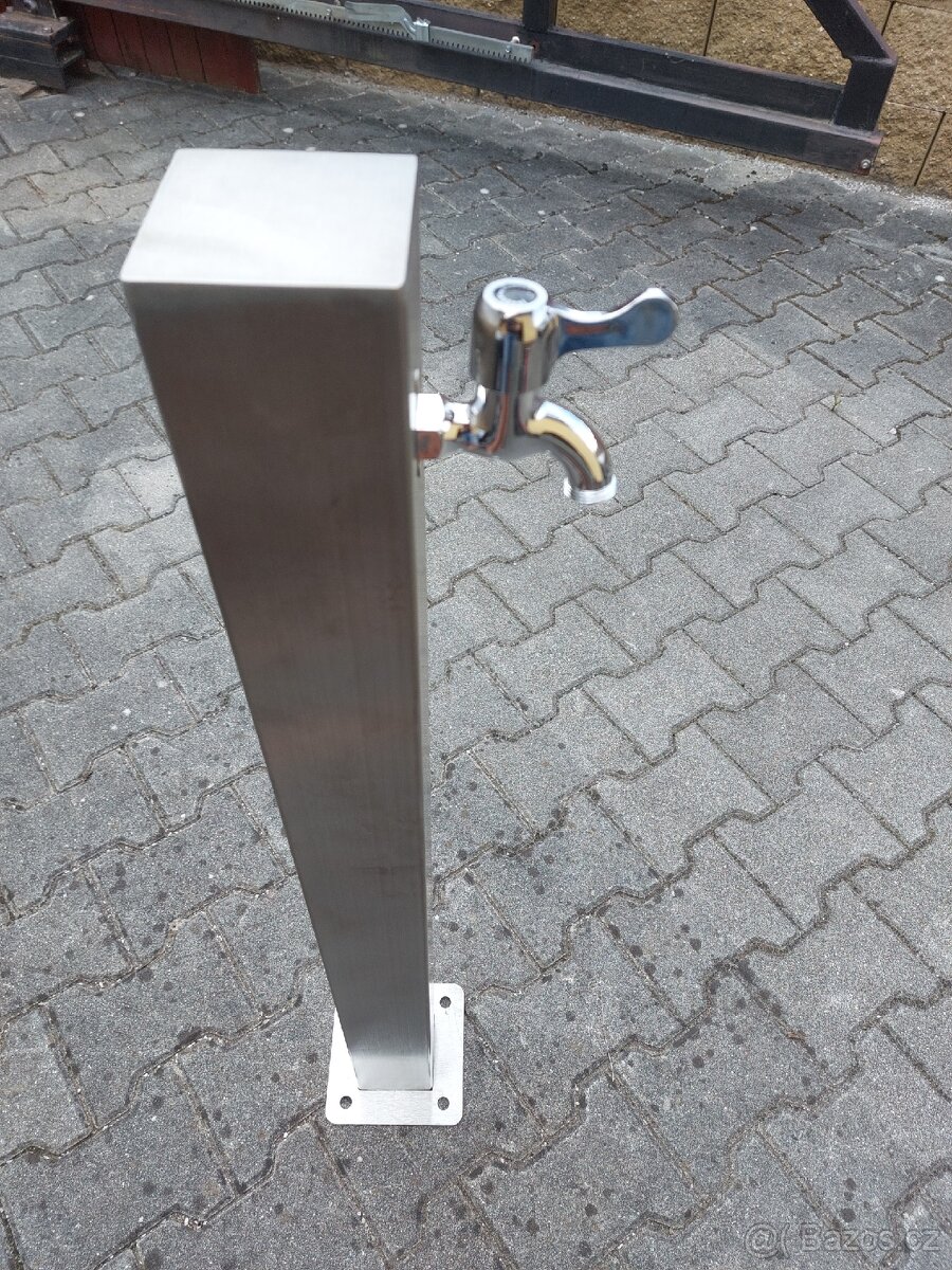 Venkovní sloupek s kohoutkem