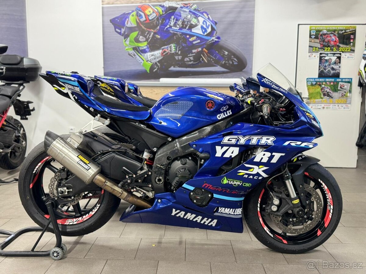 YAMAHA R6