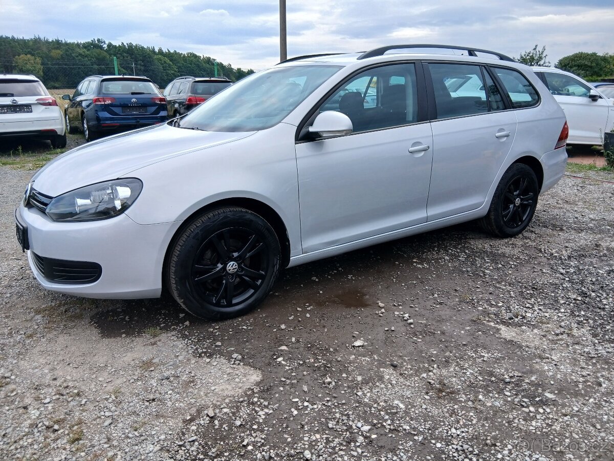 Volkswagen Golf, 1.6 TDI, bílá perleť