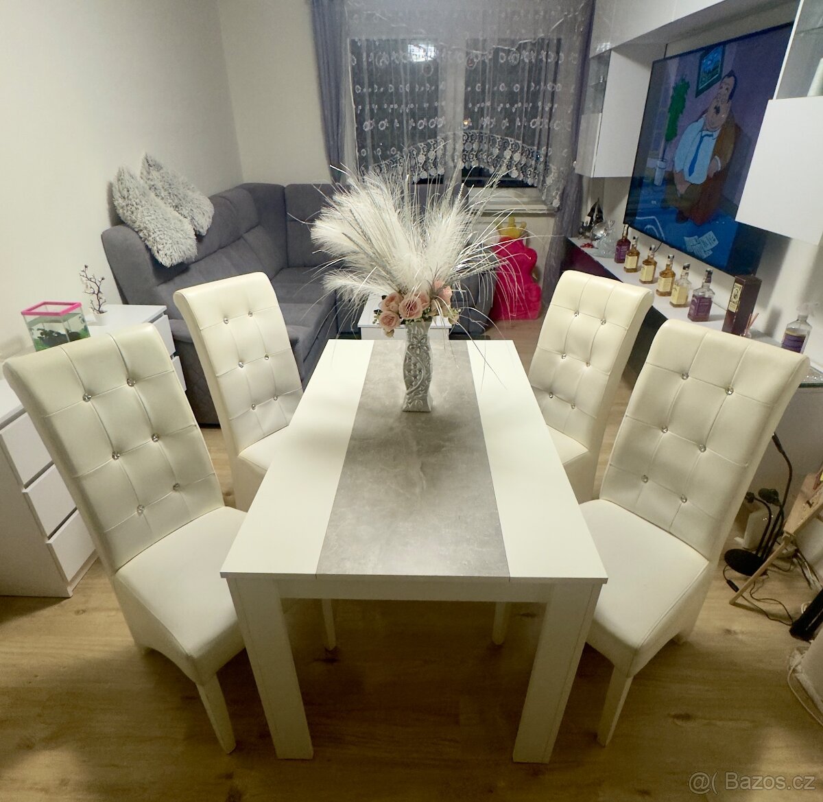 Jídelní stůl a židle