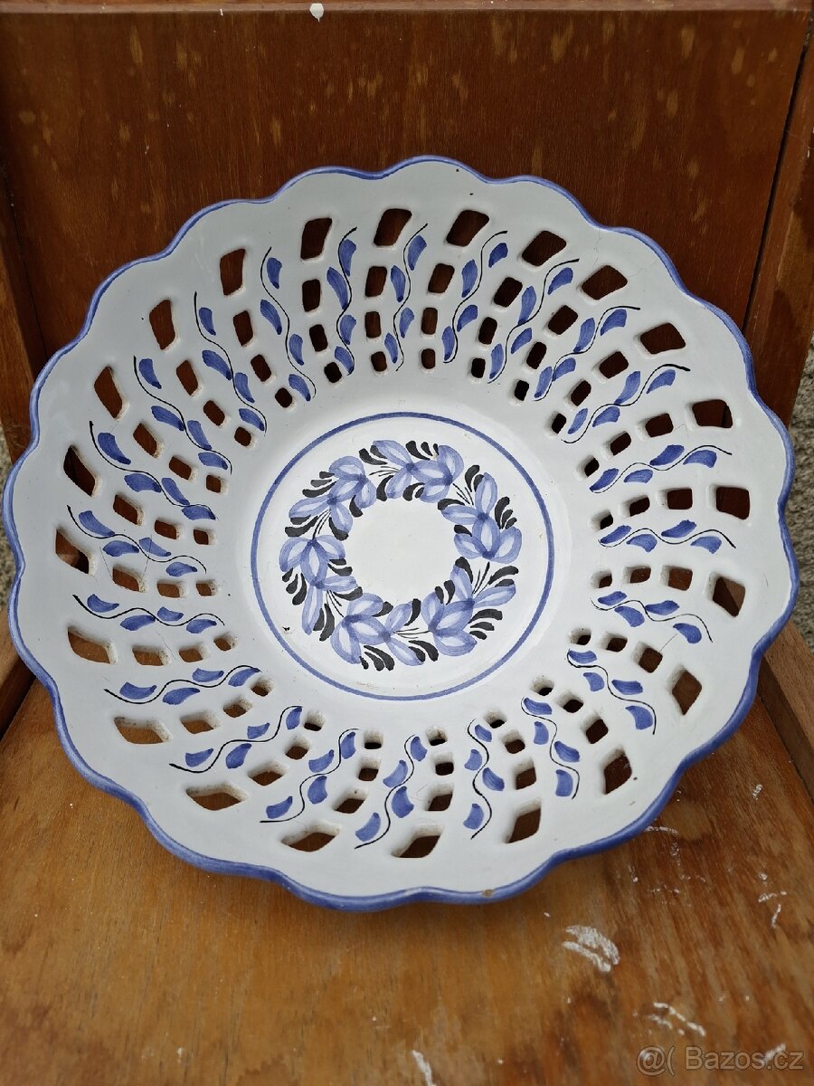 Porcelánové misky.