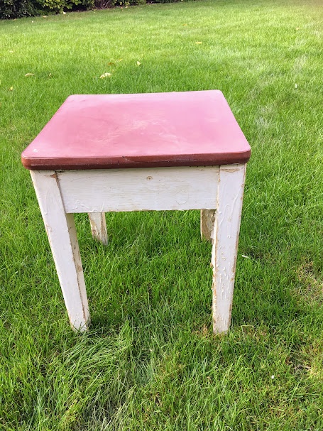 Stará stolička štokrle s úložným prostorem