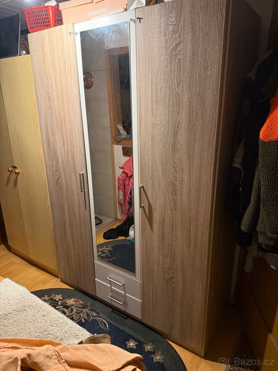 Šatní skříň