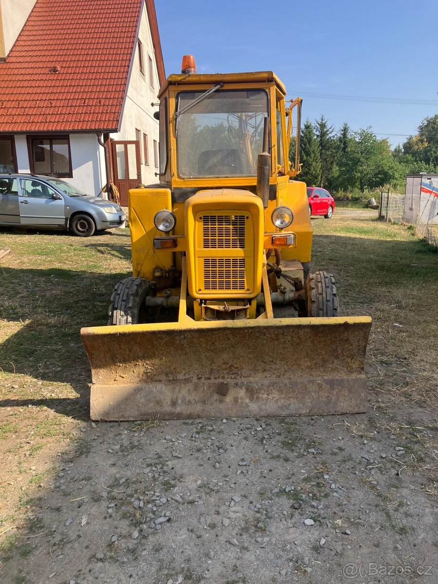 Prodám traktor bagr WARINSKY