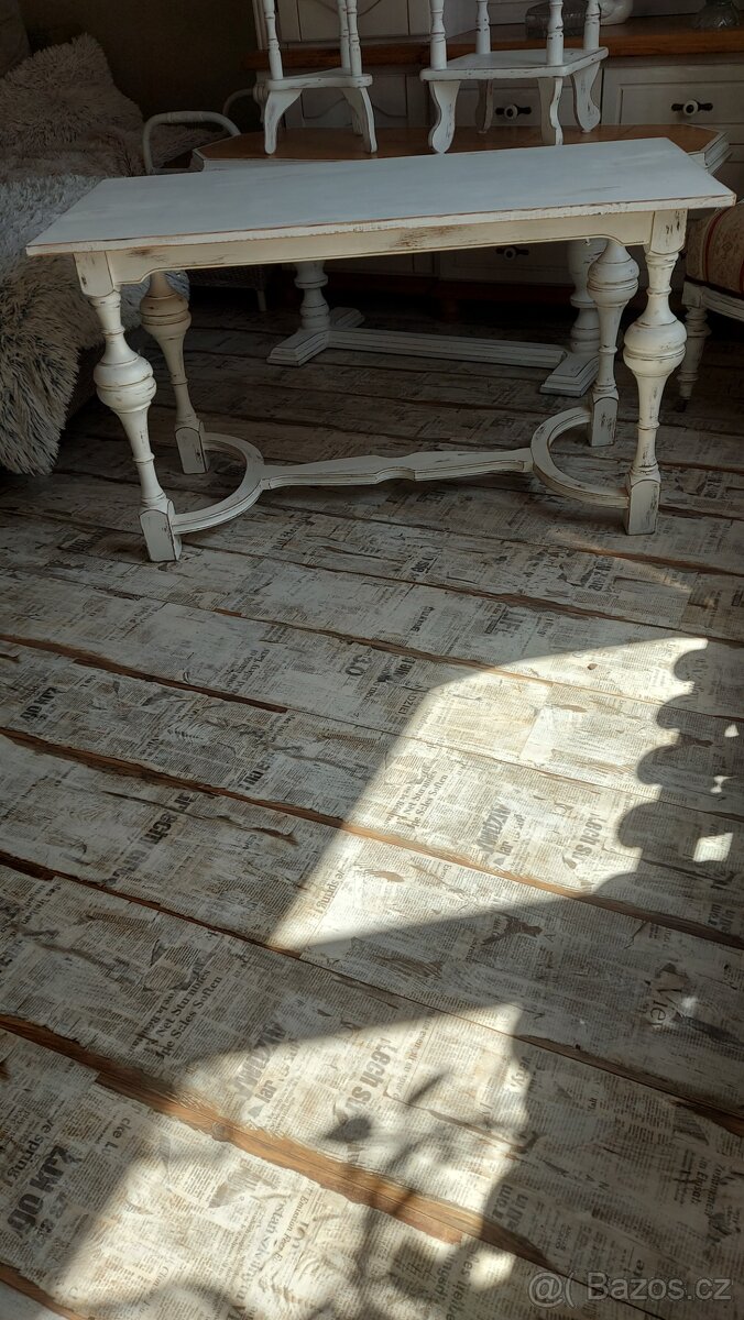 Starý dřevěný konferenční stolek Provence styl