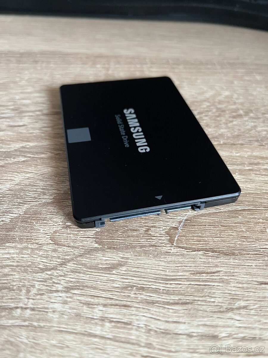 Nový, nepoužitý, značkový a rychlý SAMSUNG SSD 870 2TB
