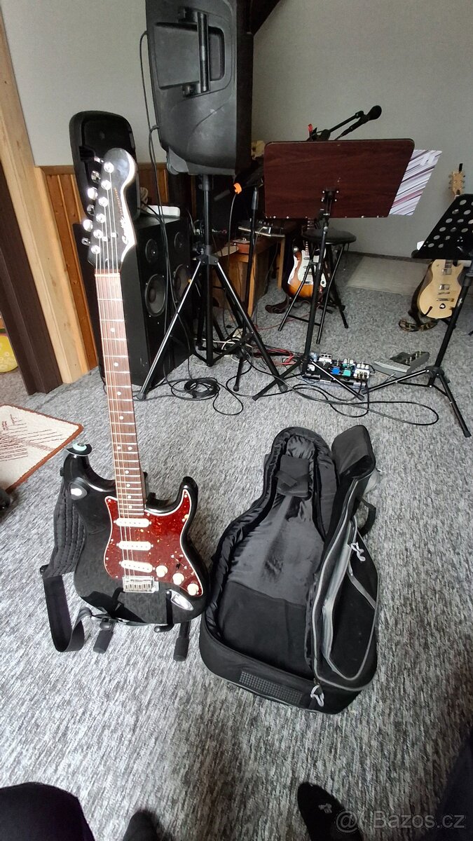 El. kytara Fender squier + pickguard