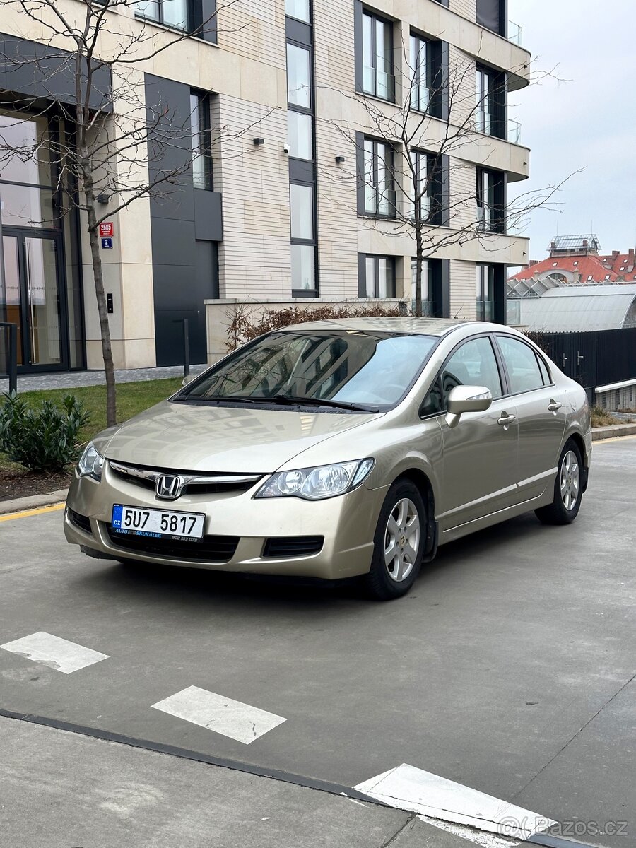 Honda Civic 8 1.8i Sedan 88tis.km jako nové