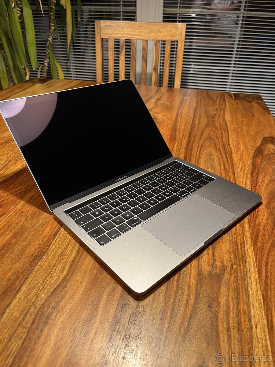 Apple MacBook Pro 13,3" Touch Bar 128GB vesmírně šedý