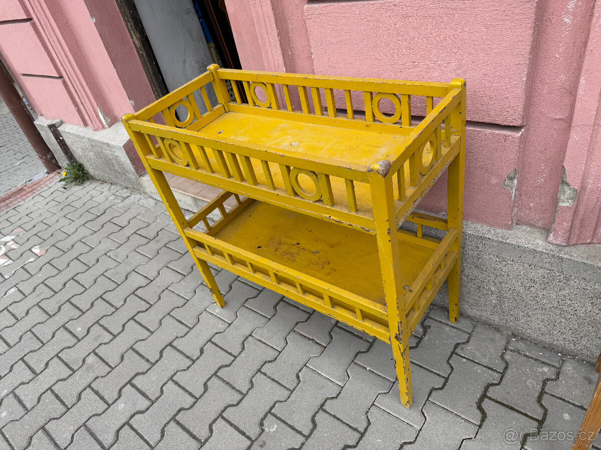 Starožitný květinový stolek žlutý