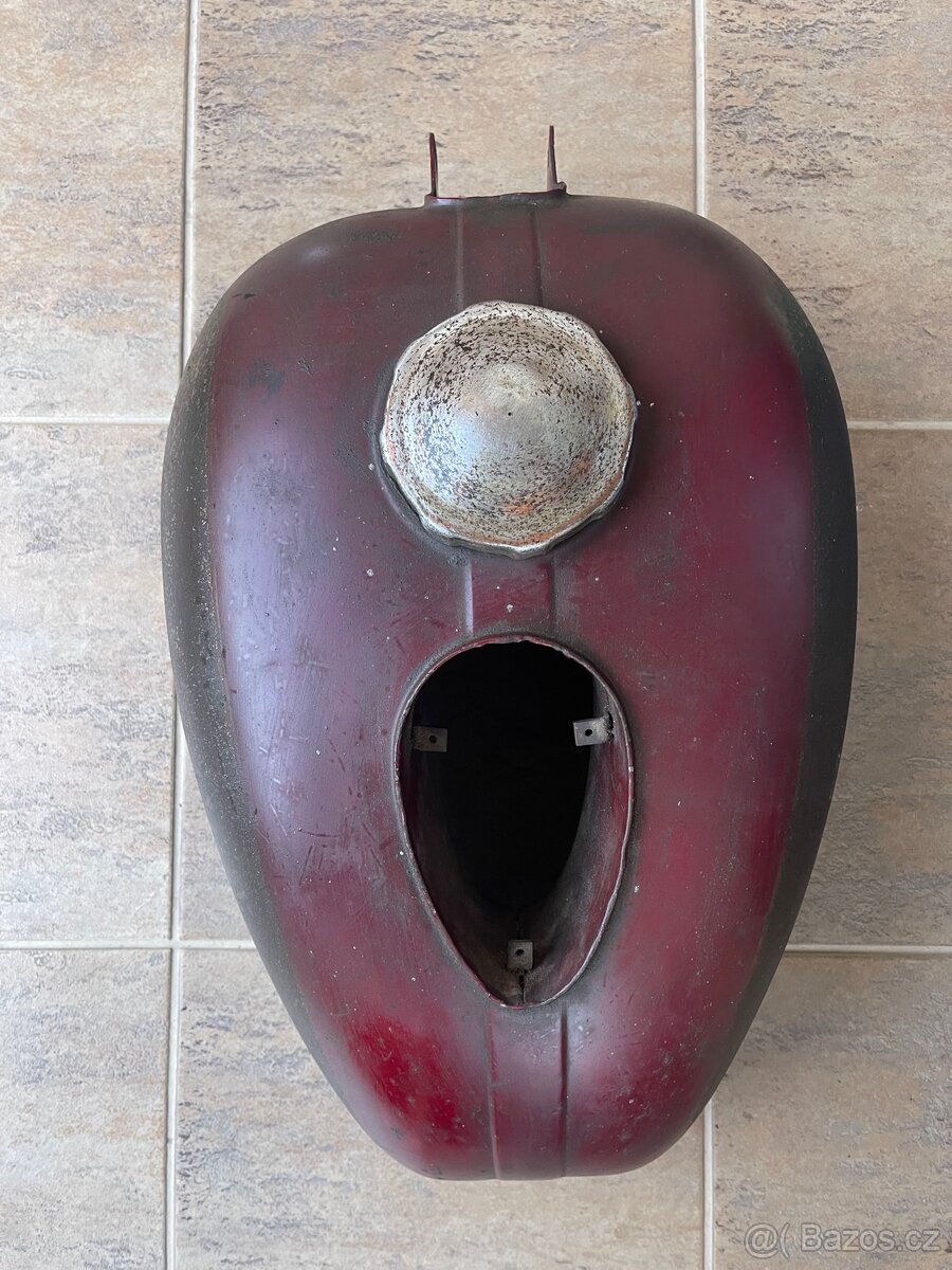 Jawa 250,350 - nádrž