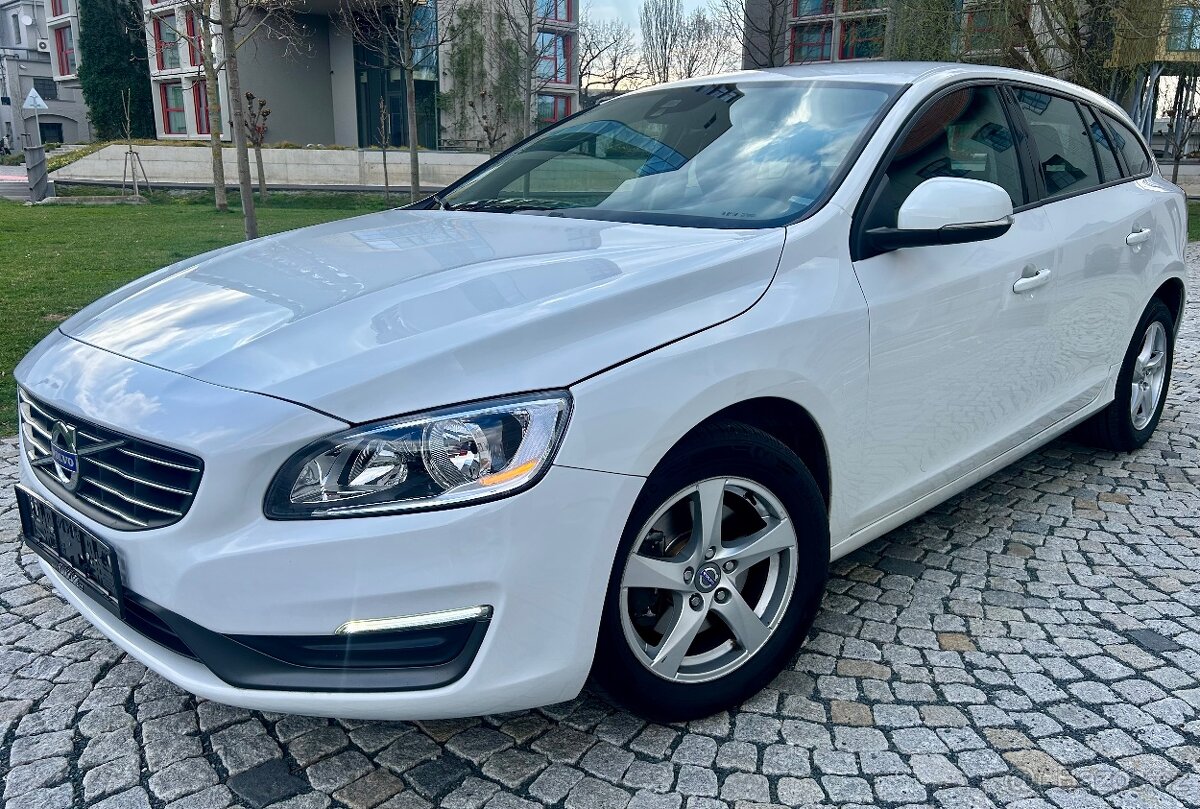 VOLVO V60 2.0D3 5VÁLCE AUTOMAT-NAVI-PDC-LED-SERVISKA-156tkm