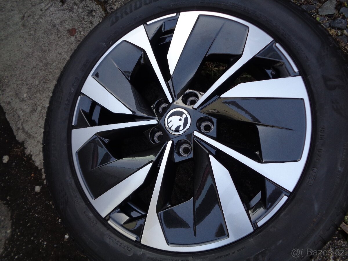 škoda karoq 4x4 r18 nová alu kola 5x112 černá