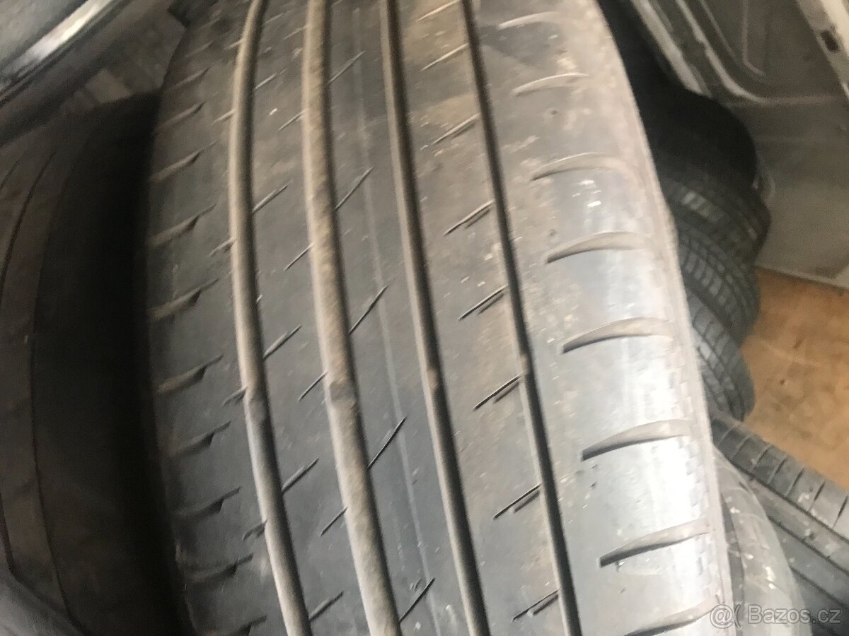 Letní pneu 235/45/18 dva kusy Continental
