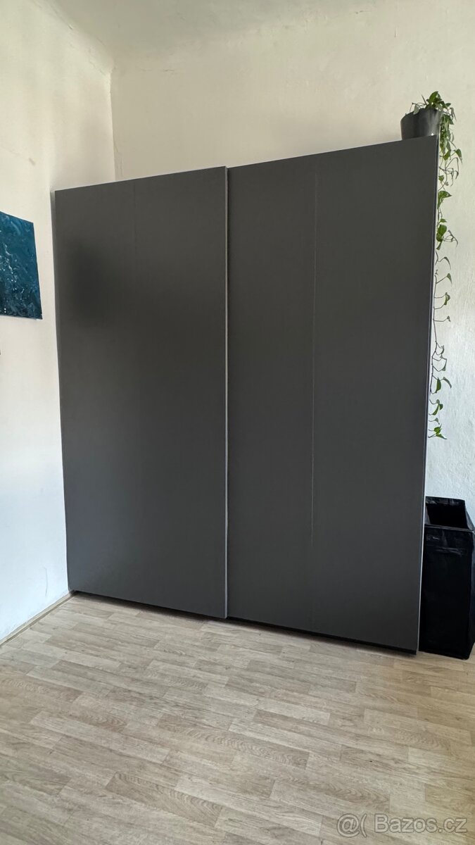 PAX Ikea skříň s posuvnými dveřmi