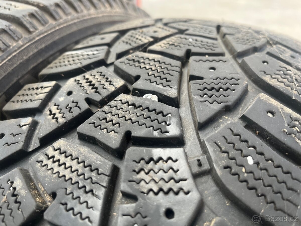Zimní pneu 195/60R15