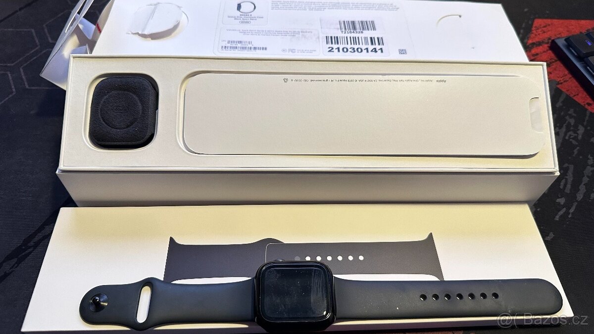 Apple Watch serie 5 (40mm) -perfektní stav