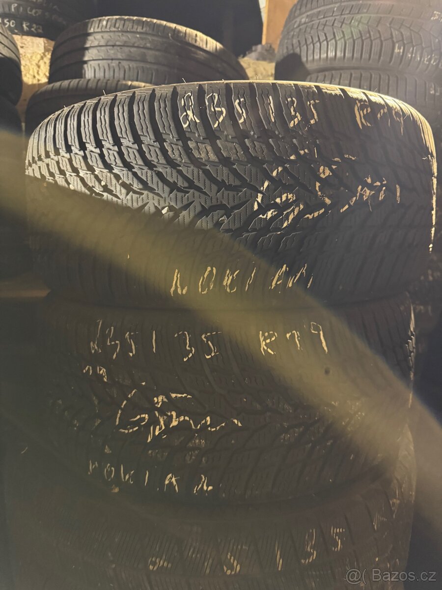 Zimní pneu 2x235/35 R19 Nokian