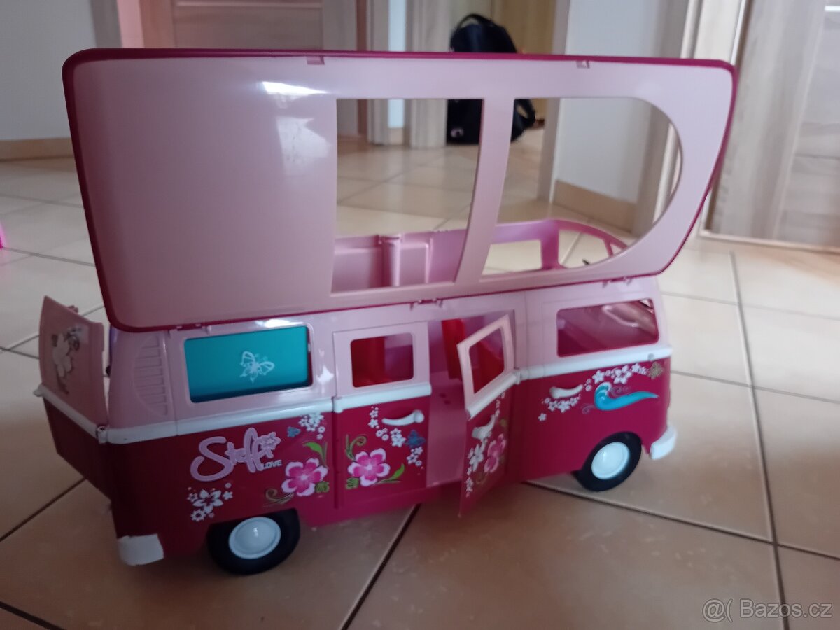 Karavan pro Barbie + oblečky +Ken
