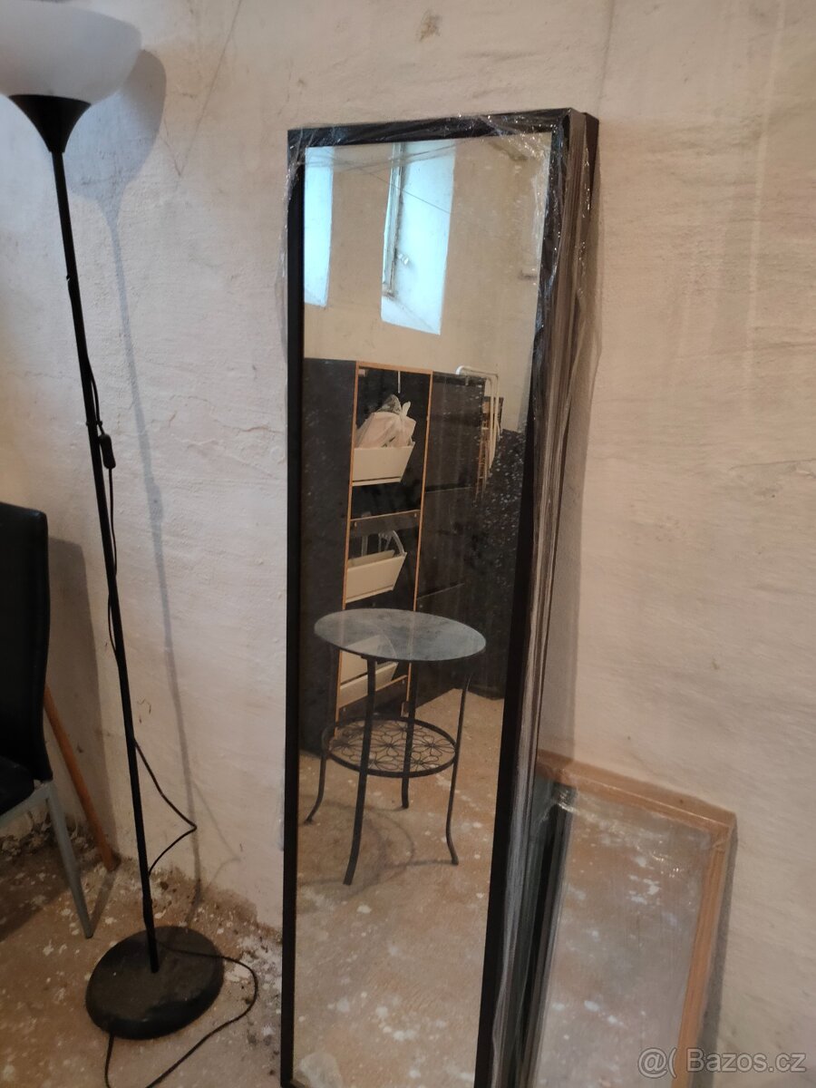 Zrcadlo Ikea černé