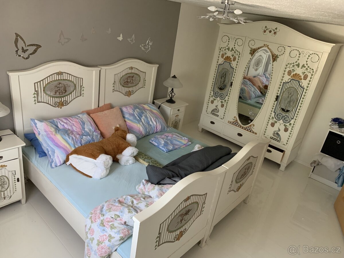 Malovana stara drevena loznice, cista neposkozena