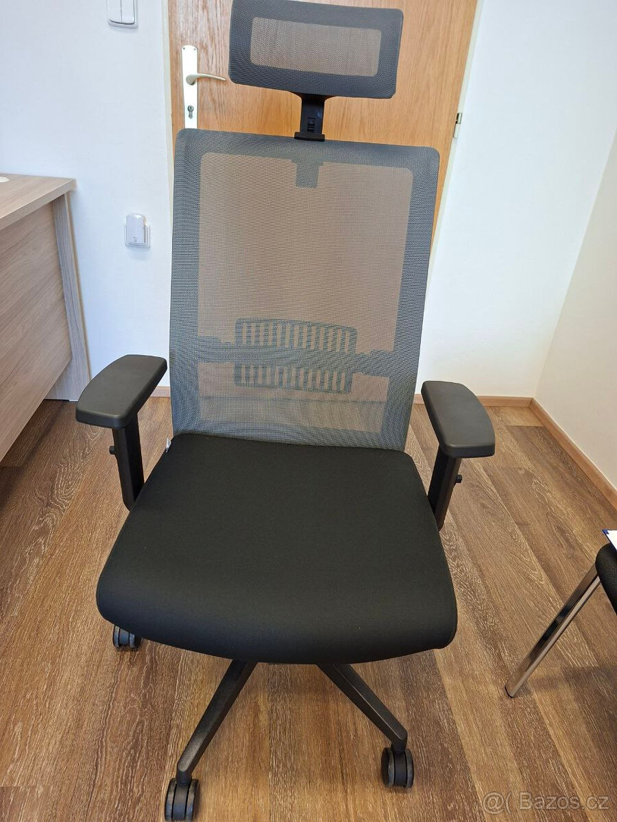Prodám černé ergonomické kancelářské křeslo