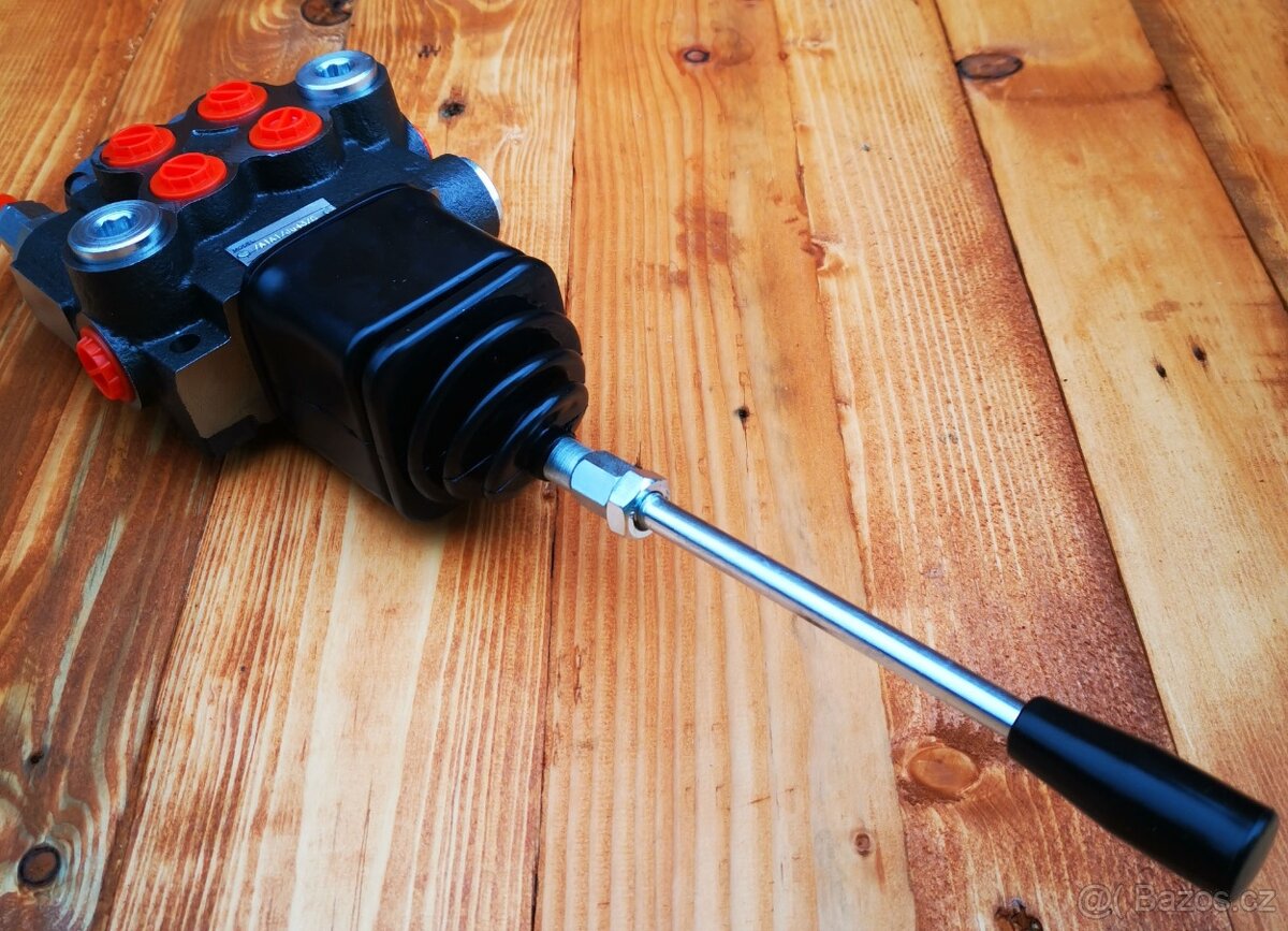 Prodám hydraulický rozvaděč joystick