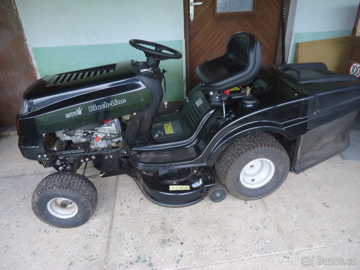 Zahradní traktůrek