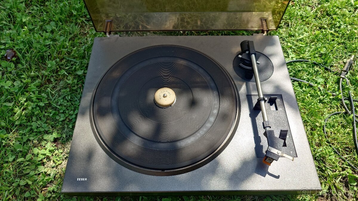 Gramofon tesla NC300