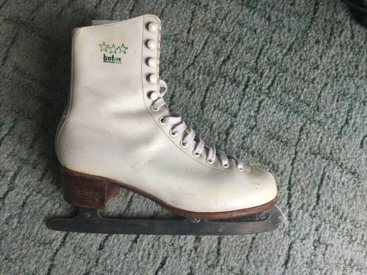 Dámské brusle s botami