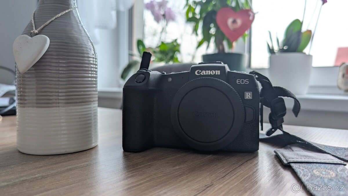 Fotoaparát Canon EOS RP tělo