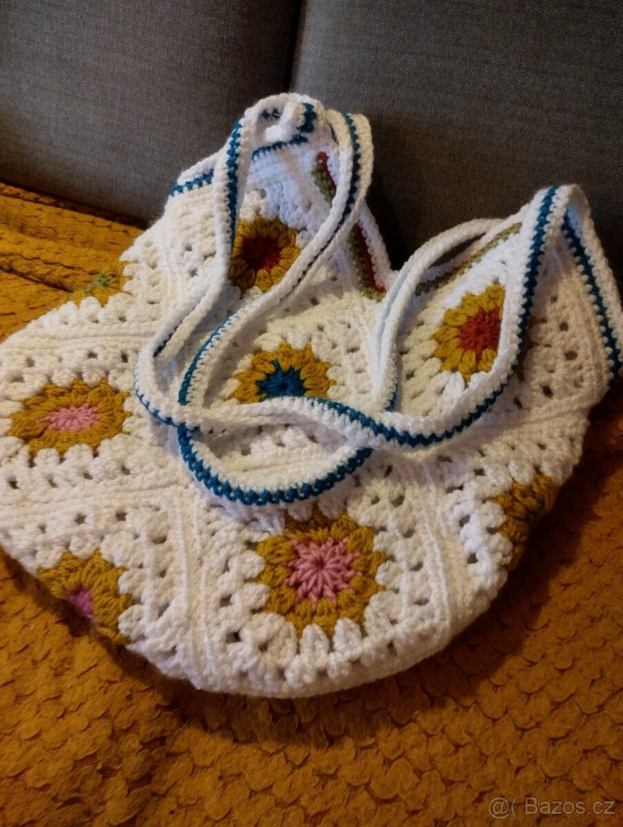 Háčkovaná kabelka