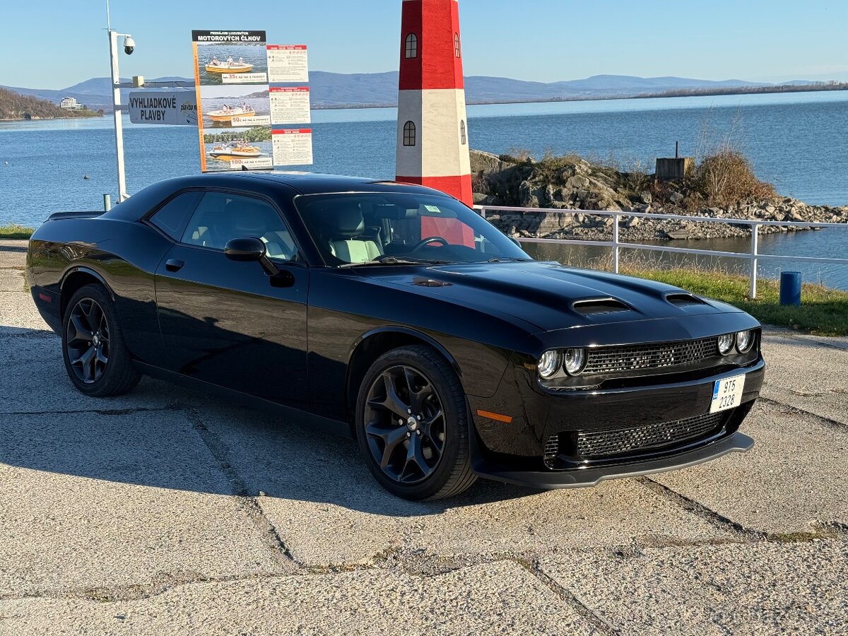 Dodge Challenger sxt plus 2018 3.6l v6