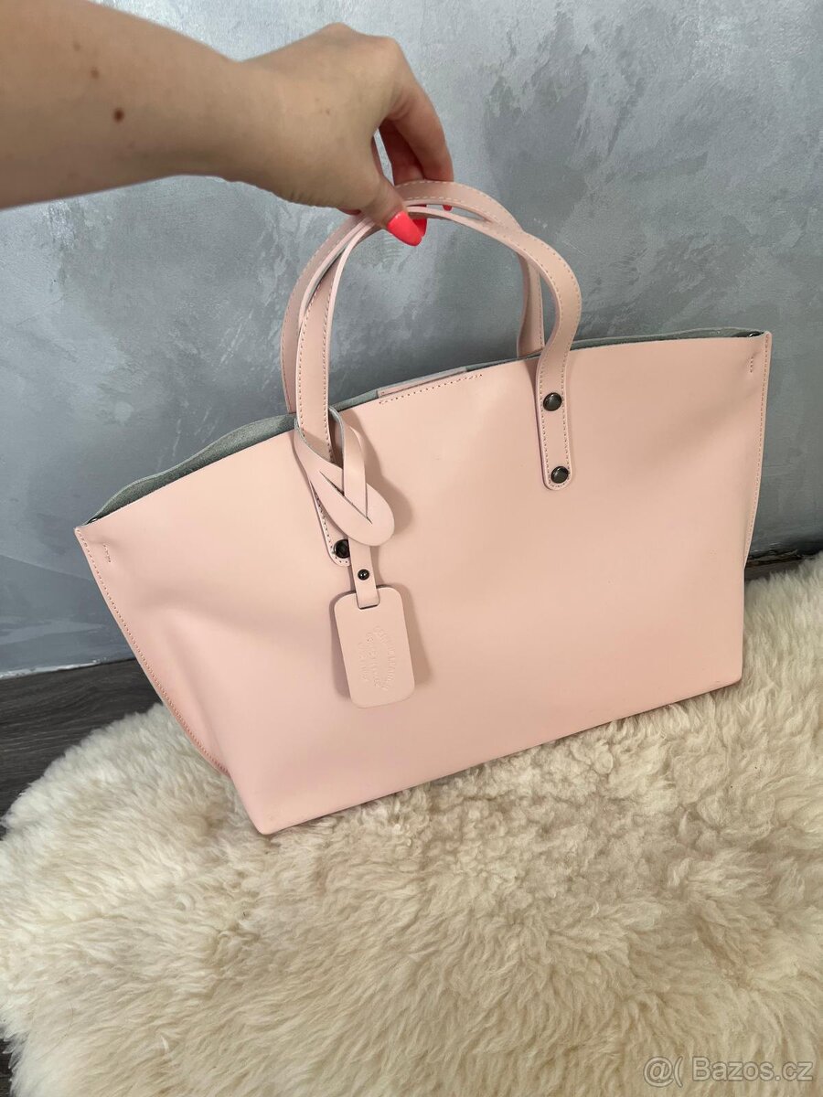 Světle růžová kabelka